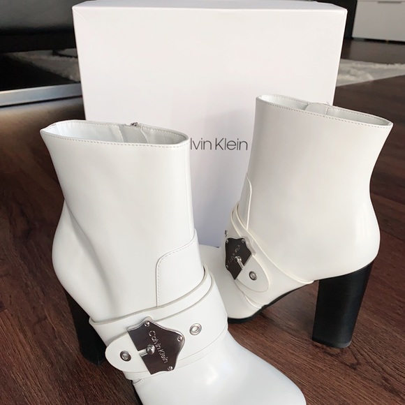 Luxury and gorgeous bootie - Picture 2 of 11